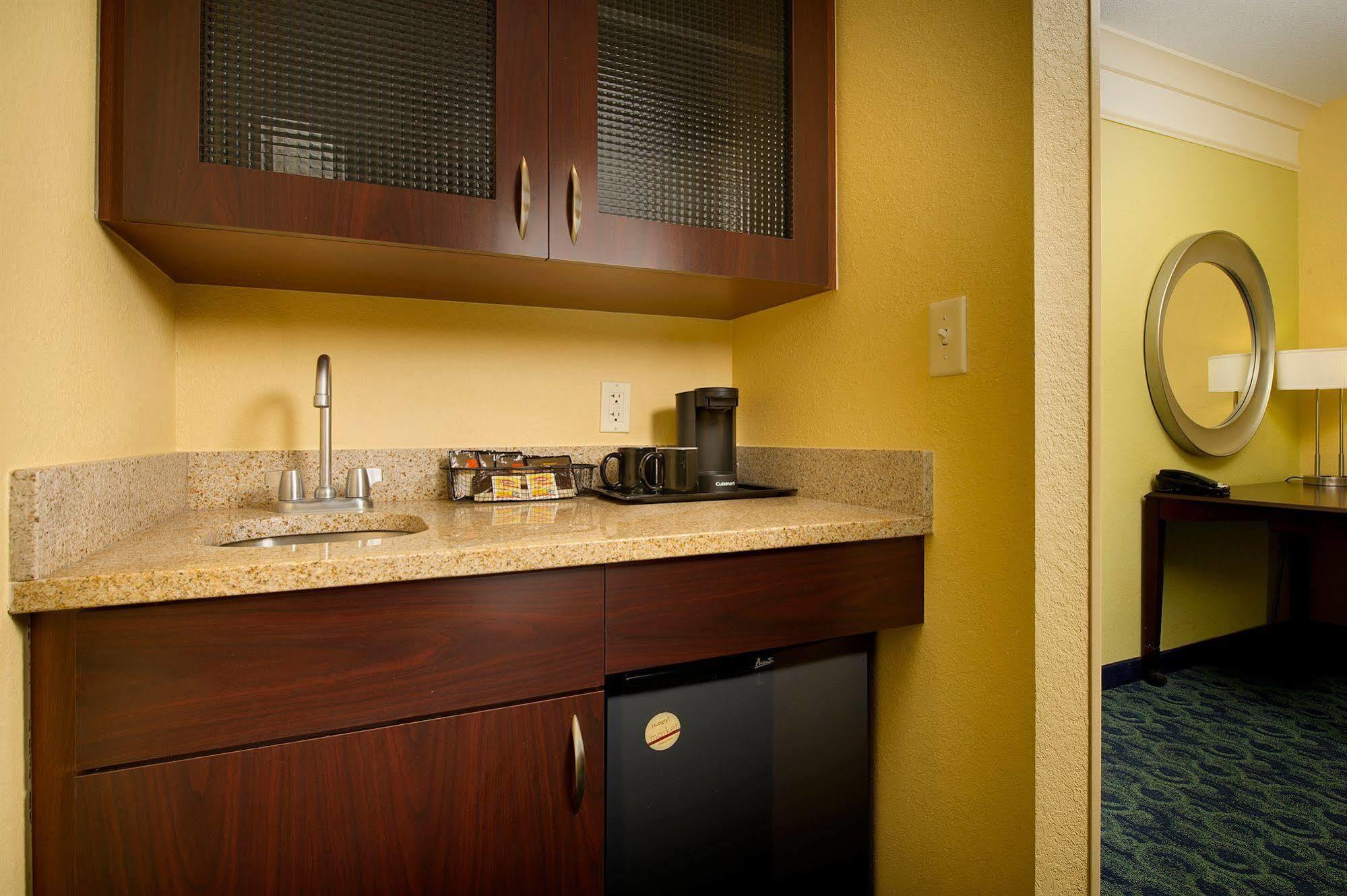 Springhill Suites By Marriott Jacksonville North I-95 Area Exterior photo
